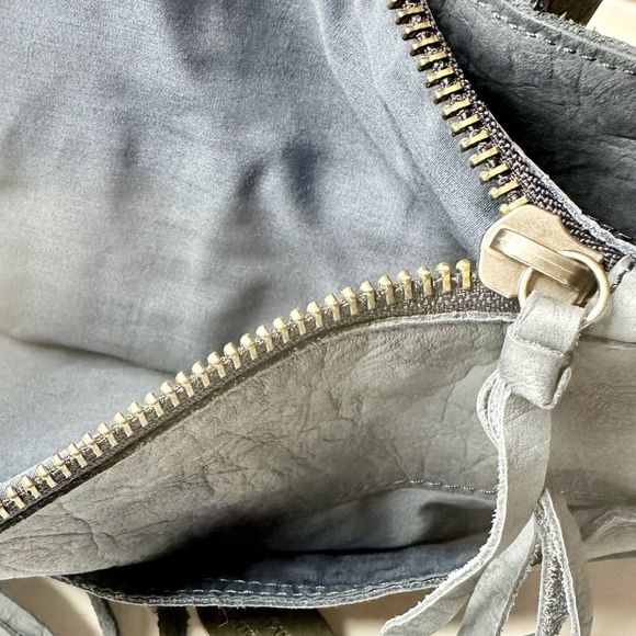 Juicy Couture Vintage Shoulder Bag Blue Cowhide Leather Adjustable Strap - Picture 9 of 9